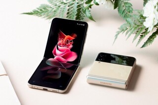 Samsung представила смартфоны с гибкими экранами и невидимой камерой