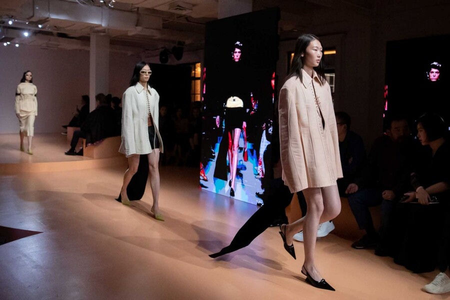 Prada провели два параллельных показа на Неделе моды в Милане