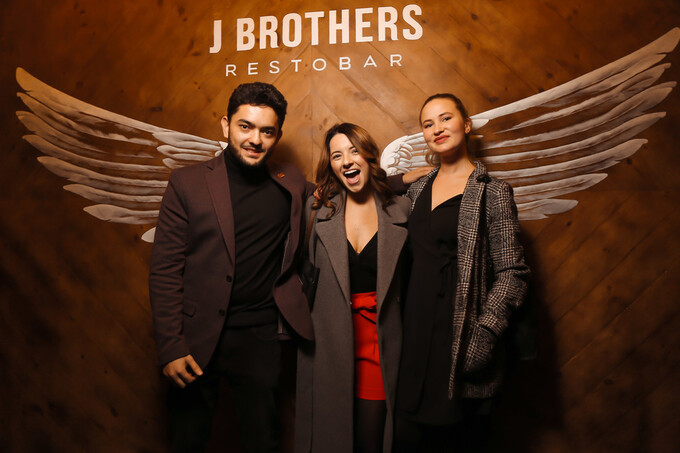 Вечеринки в J brothers