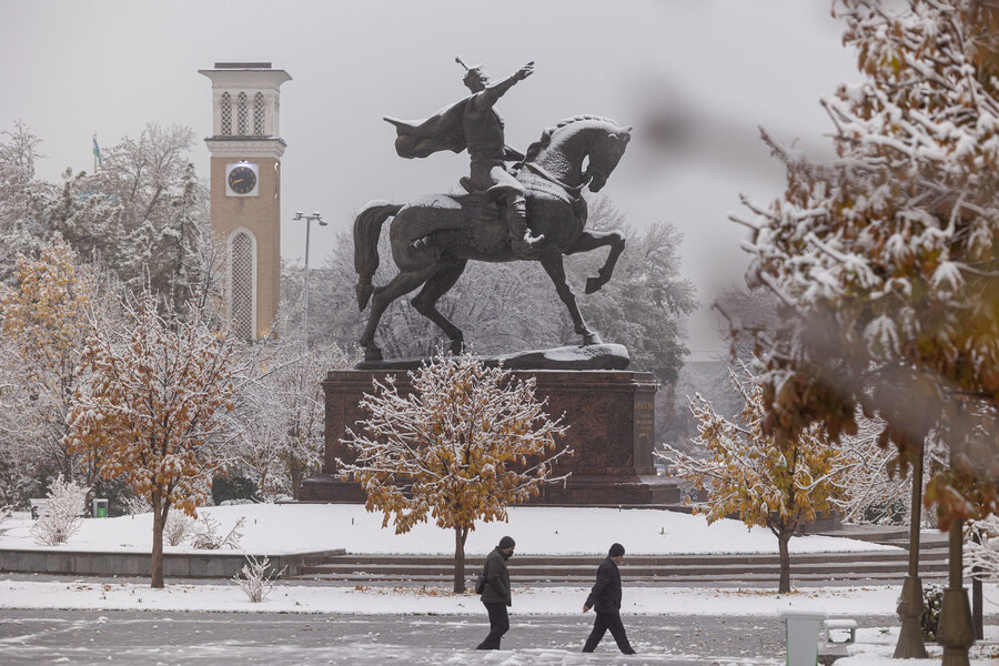 Зима близко: в Ташкенте выпал первый снег. Фото