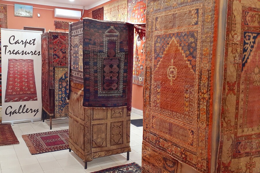 Выставка антикварных ковров