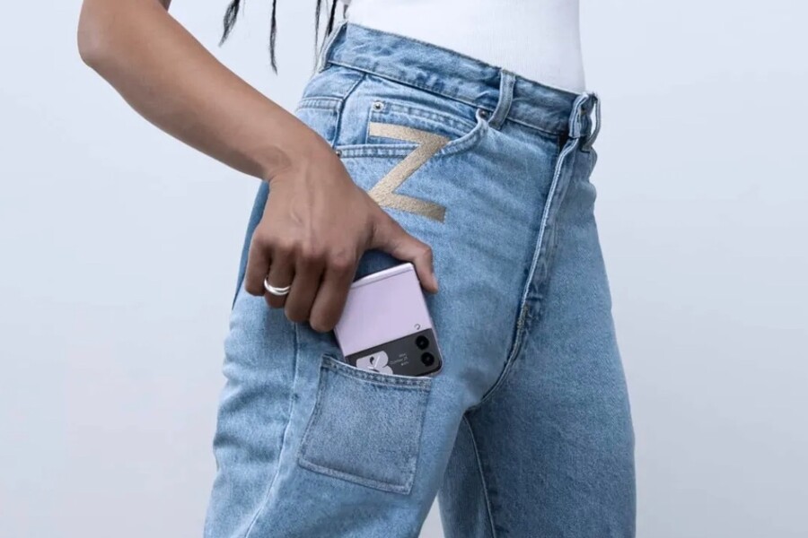 Samsung представила джинсы Z Flip Pocket Denim
