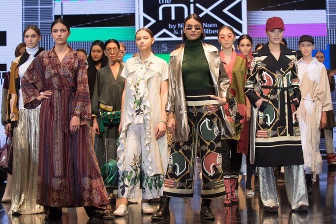 Показ мод The fashion show line 2021