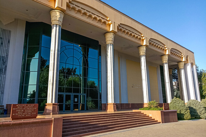 Выставка «Шелковый путь: современное искусство и художники из Италии»