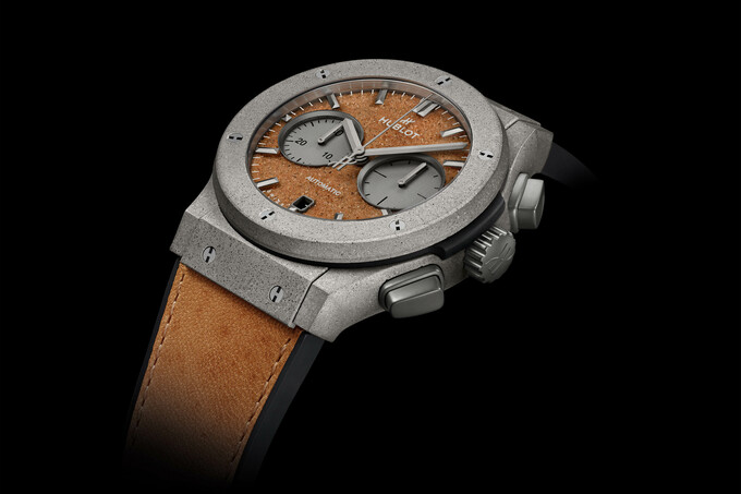 Hublot создали часы из песка, бетона и верблюжьей кожи