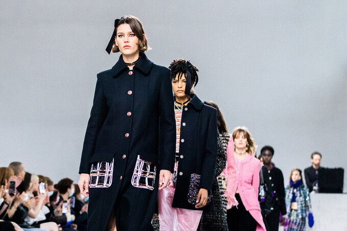 Собрание кодов Дома: Chanel провели показ Métiers d'art