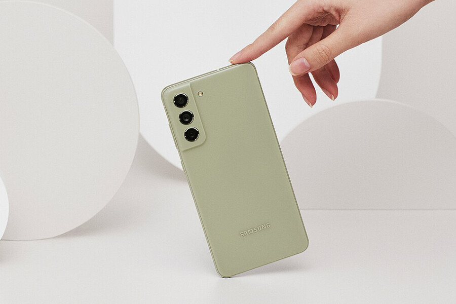 Samsung представила Galaxy S21 FE — флагман для фанатов
