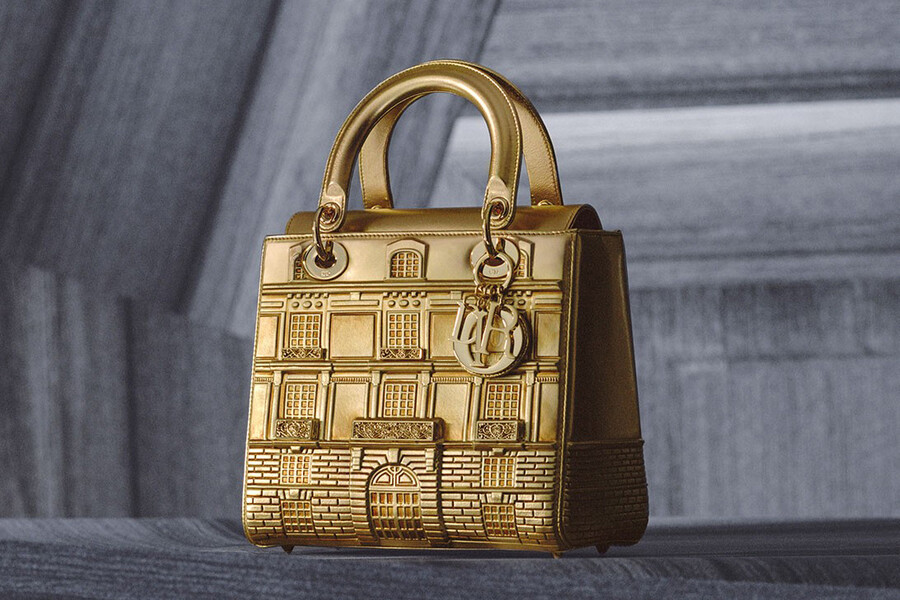 Dior выпустили лимитированную коллекцию сумок