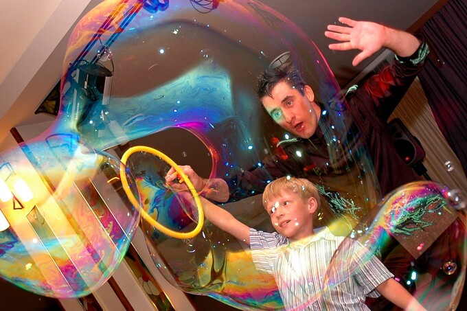 Шоу мыльных пузырей в Kids Avenue