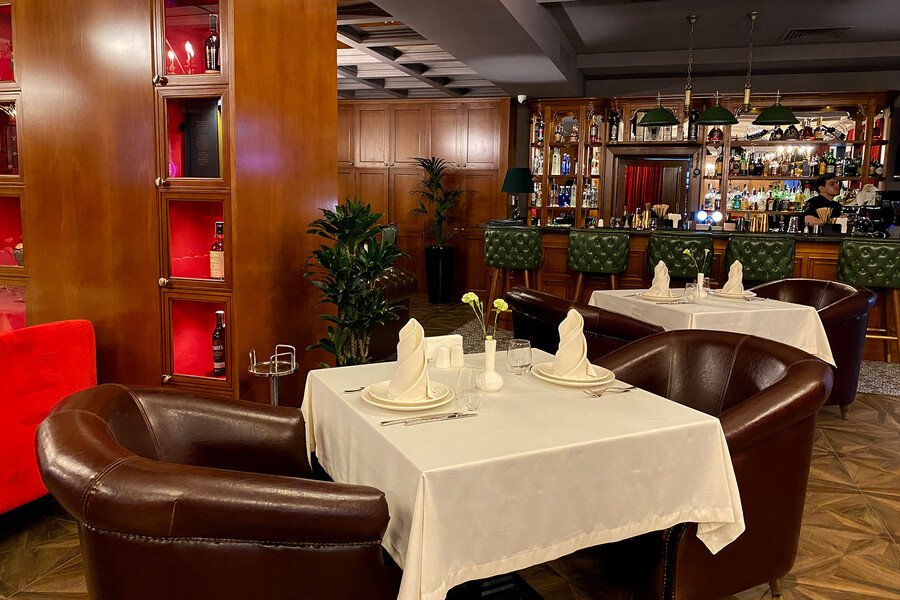 Атмосфера английского благородства в ресторане The Mayfair Pub