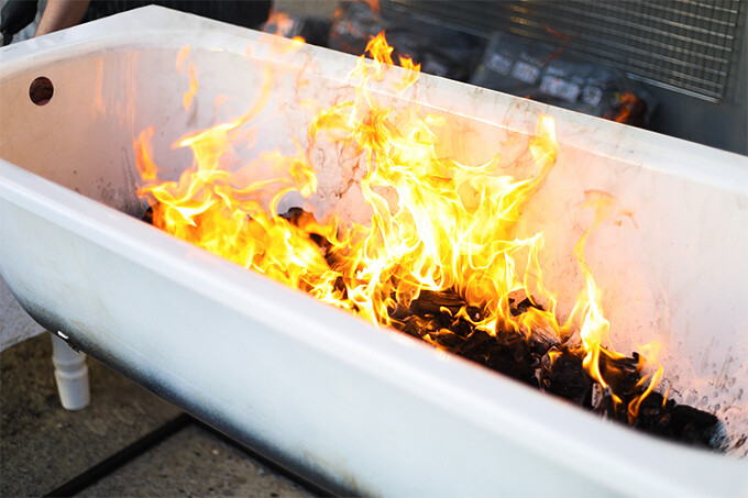 В шоуруме KS Lux приготовили барбекю в ванне Bette из титанированной глазурированной стали
