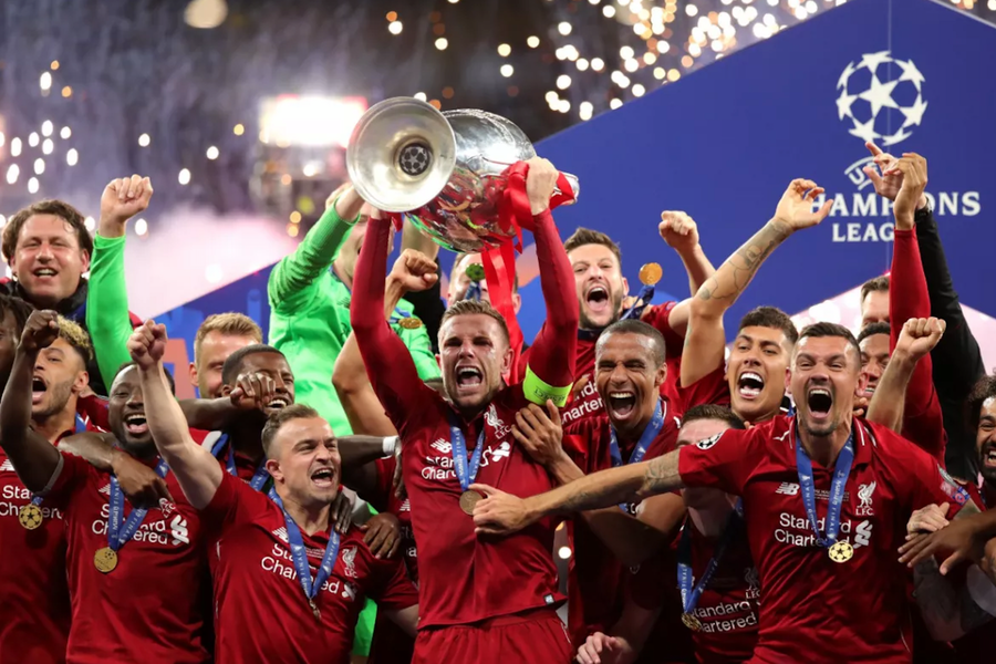 2018 2019 лига чемпионата. Ливерпуль лига чемпионов 2019. Ливерпуль с Кубком ЛЧ 2019. Ливерпуль победитель Лиги чемпионов 2019. Ливерпуль финал Лиги чемпионов 2019