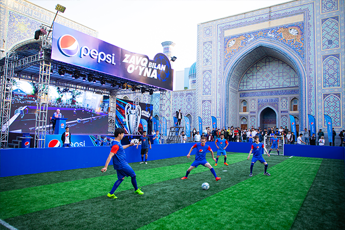 В Magic City стартовала футбольная Лига блогеров при поддержке Pepsi