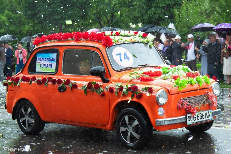 Автопарад в честь Фестиваля цветов в Намангане