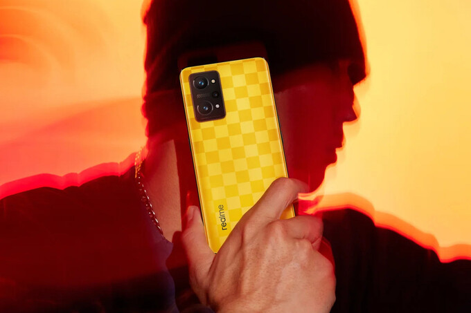Анонсирован realme GT Neo 3T с «шахматным» дизайном