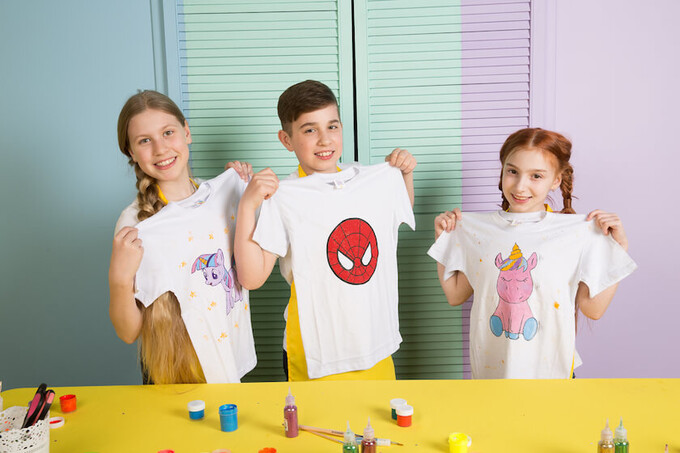 Детский мастер-класс по росписи футболок