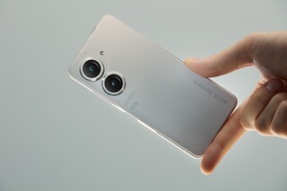 Asus показала Zenfone 9 — компактный флагман