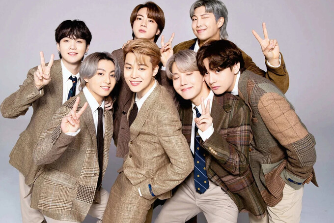 BTS и Snickers выпустили лимитированную коллаборацию