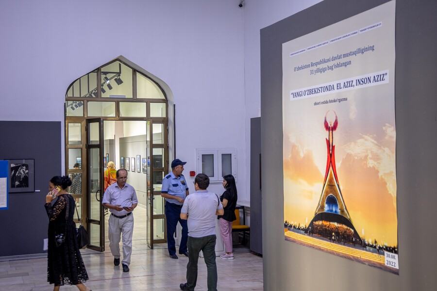 Фотовыставка к 31-летию Узбекистана открылась в Доме фотографии