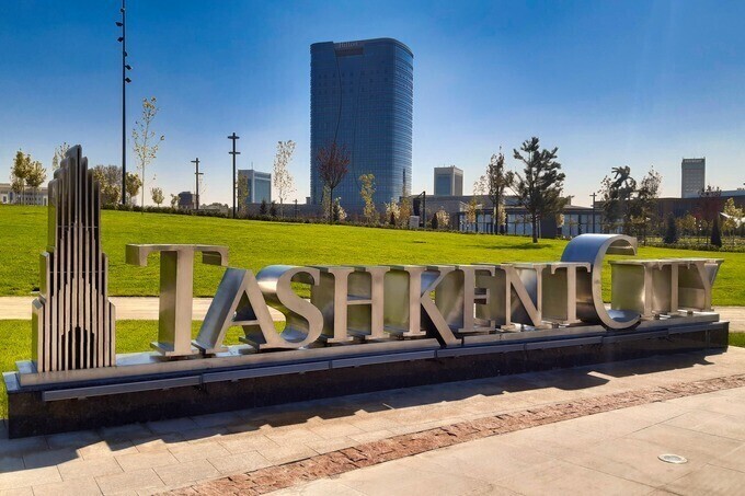 Театрализованное шоу в парке Tashkent City
