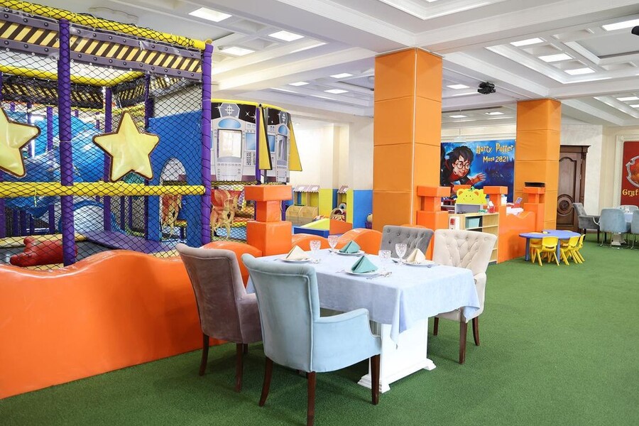 Рестораны и кафе Ташкента с детскими площадками 2022