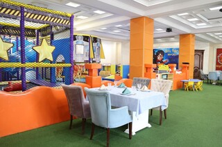 Рестораны и кафе Ташкента с детскими площадками 2022