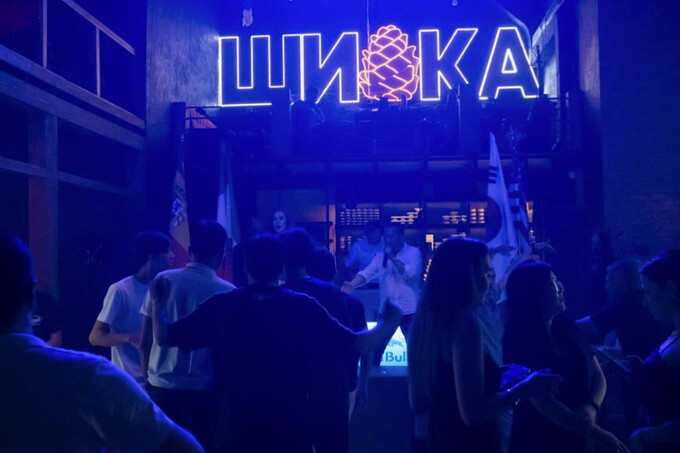 Пижамная вечеринка в «Шишка Party Bar»