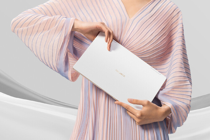 Xiaomi показала свой самый тонкий и легкий компьютер