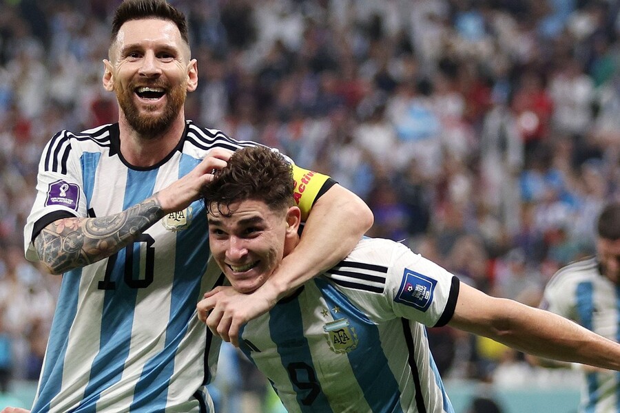 Аргентина стала первым финалистом чемпионата мира по футболу