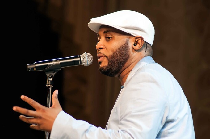 Toni Momrellning konserti