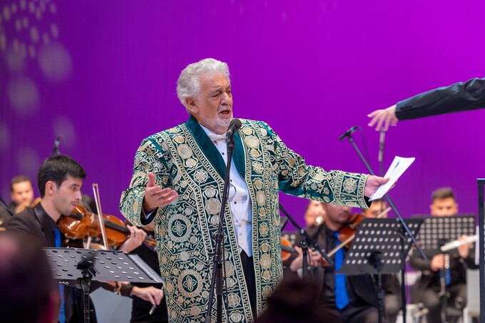 Женисбек Пиязов экспромтом спел с Пласидо Доминго и Алессандро Сафина