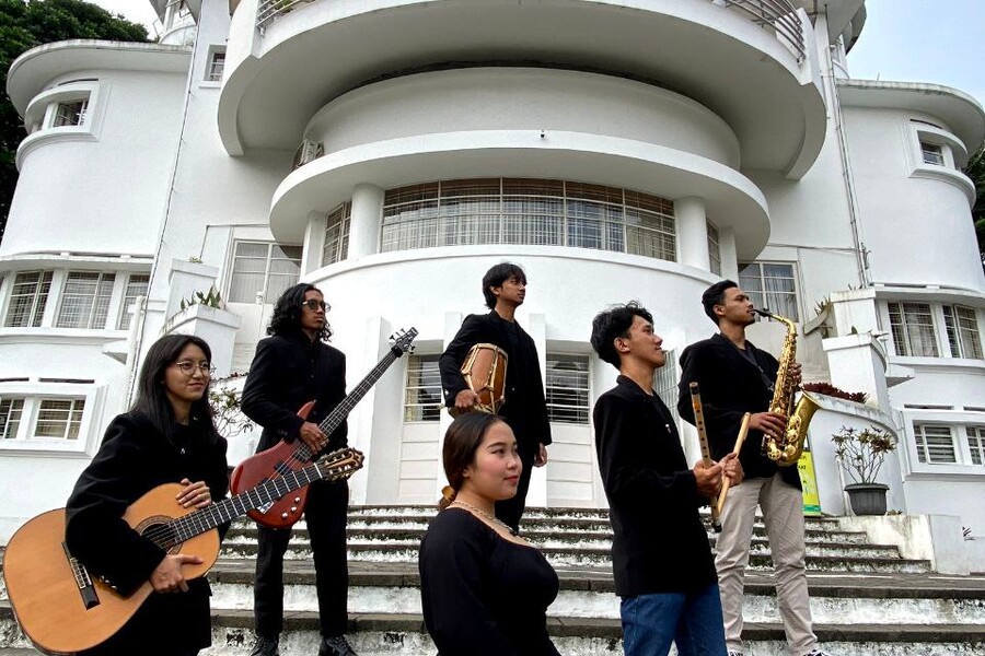 Sundanese Ethnic Jazz guruhining konserti