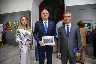 Искусство по-грузински: в Доме фото открылась  выставка представителей грузинской диаспоры 