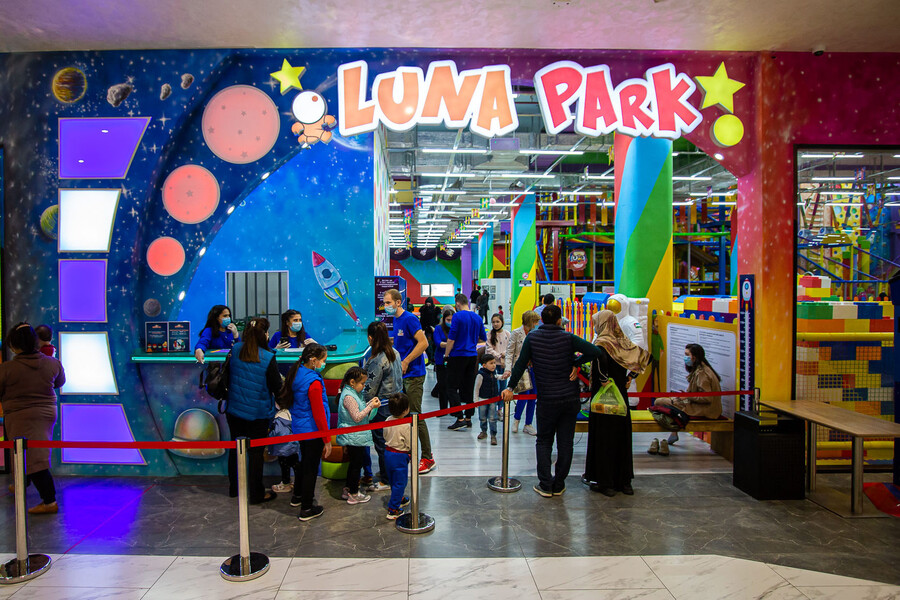 Luna Park`da bayram dasturlari