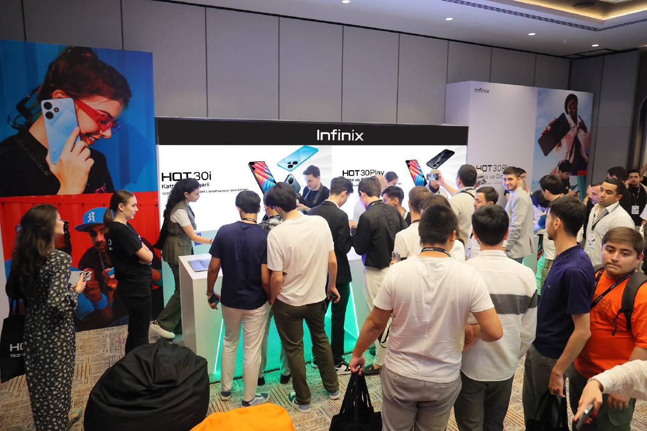 Resident Evil pornosi: Sonya Blade Yalangoch qizlar siyayotgan video