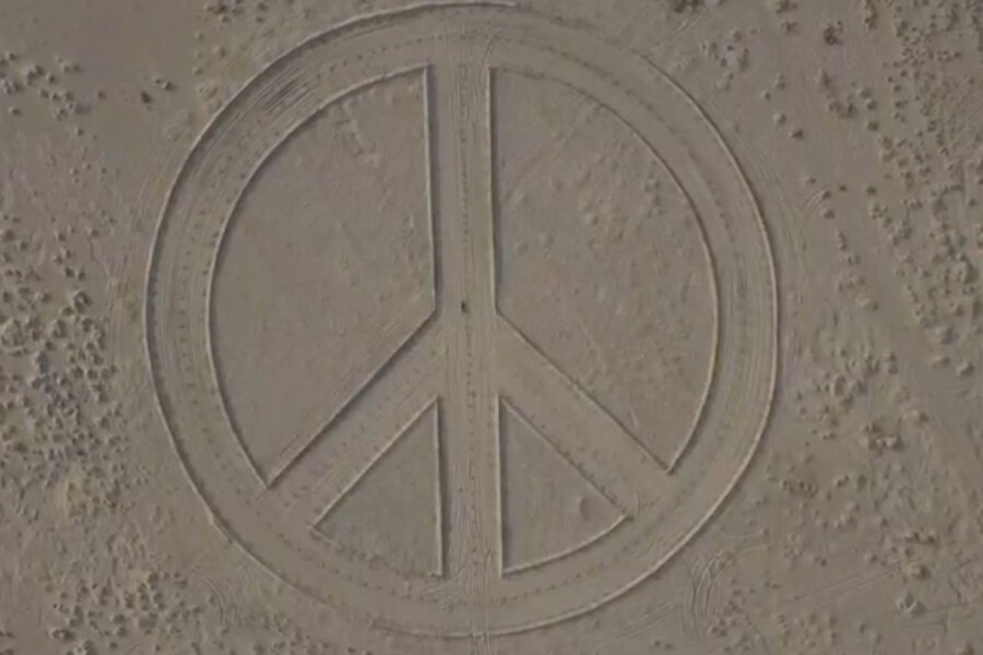 Inkuzart нарисовал символ мира на дне Арала