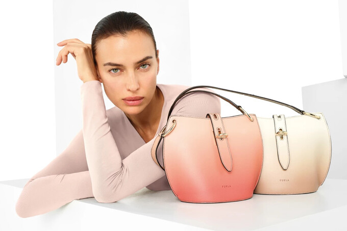 Ирина Шейк стала лицом коллекции Furla