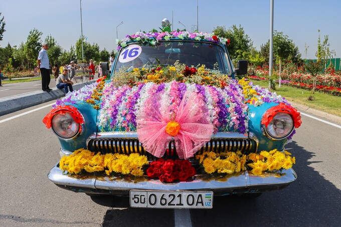 В Намангане открылся фестиваль цветов. Фото