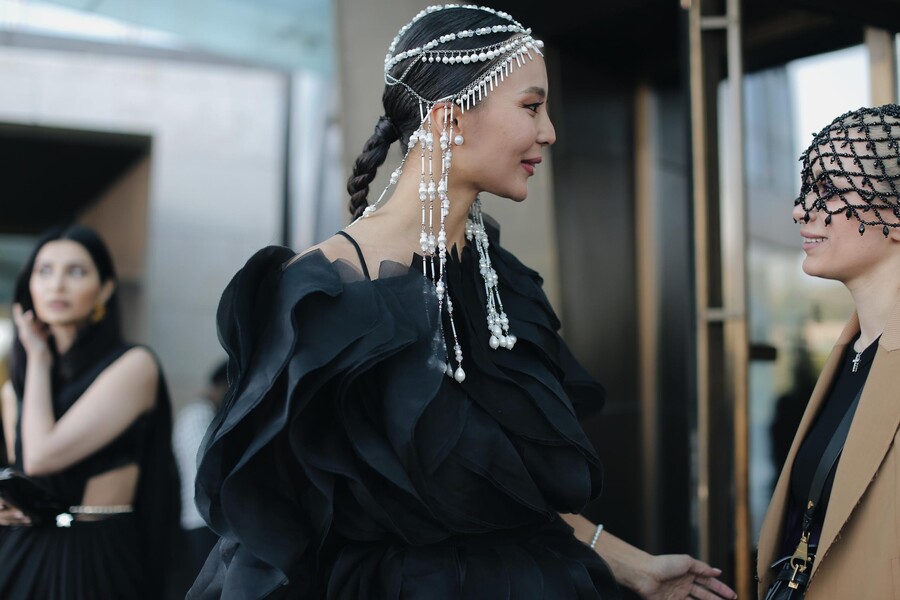 Неон, юбки-макси, деним: как прошел стристайл Visa Fashion Week в Алматы