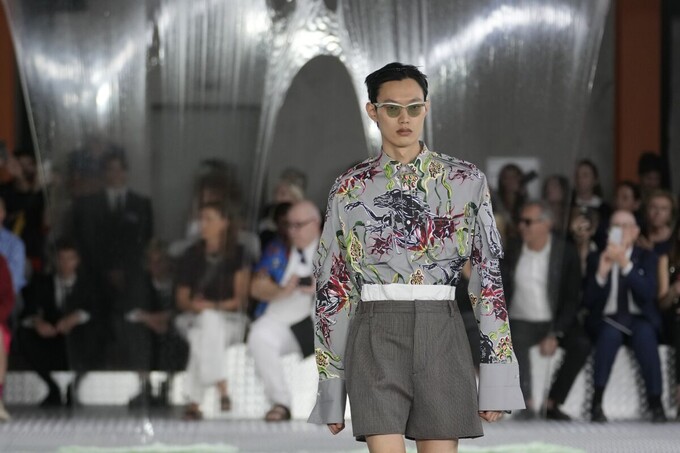 Рубашки и слаймы: Prada провели показ мужской коллекции весна-лето 2024