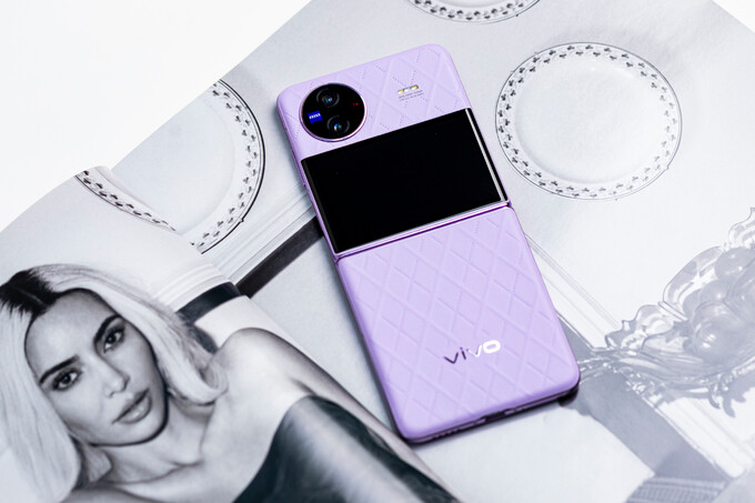 Обзор vivo X Flip — маленький телефон с большими амбициями