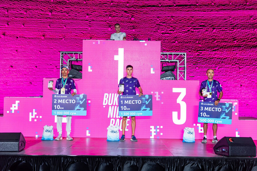 Селфи в 360°, швейцарский диджей и много медалей: как прошел Bukhara Night Race
