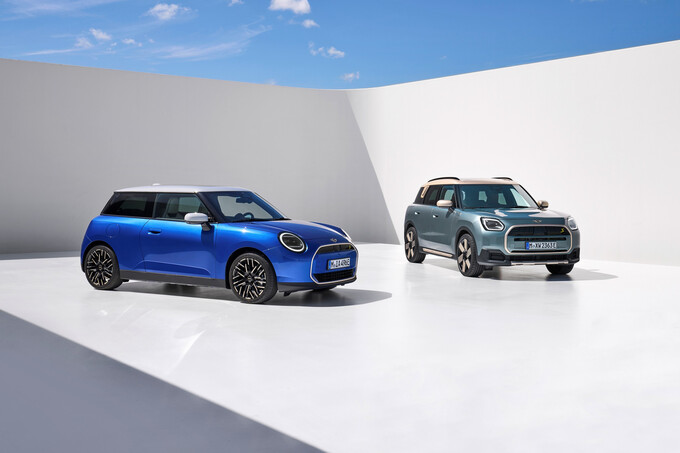 Представлены новые Mini Cooper и Countryman без приборных панелей