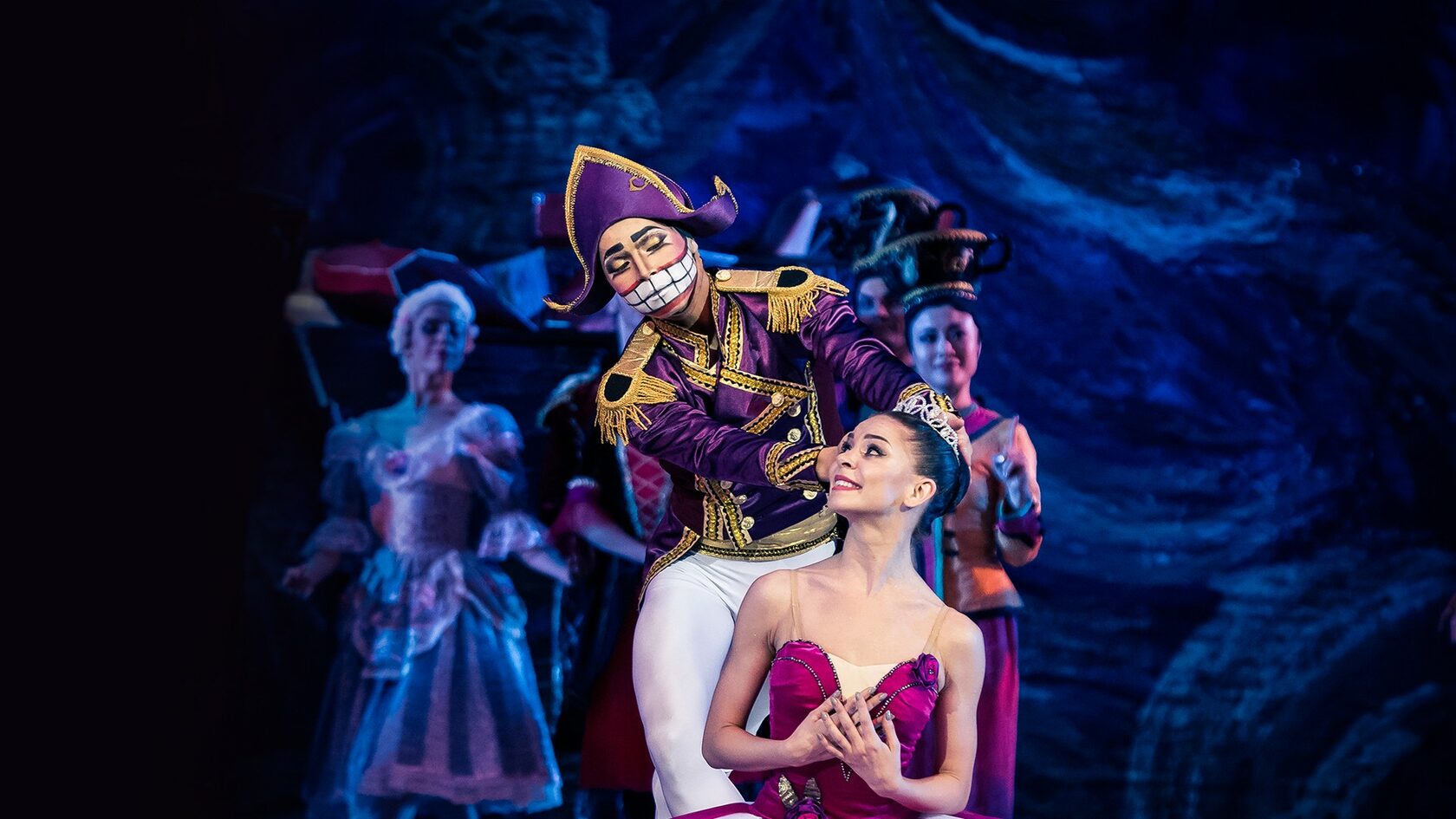 Xotinlar va erlar porno filmlarni almashtiradilar