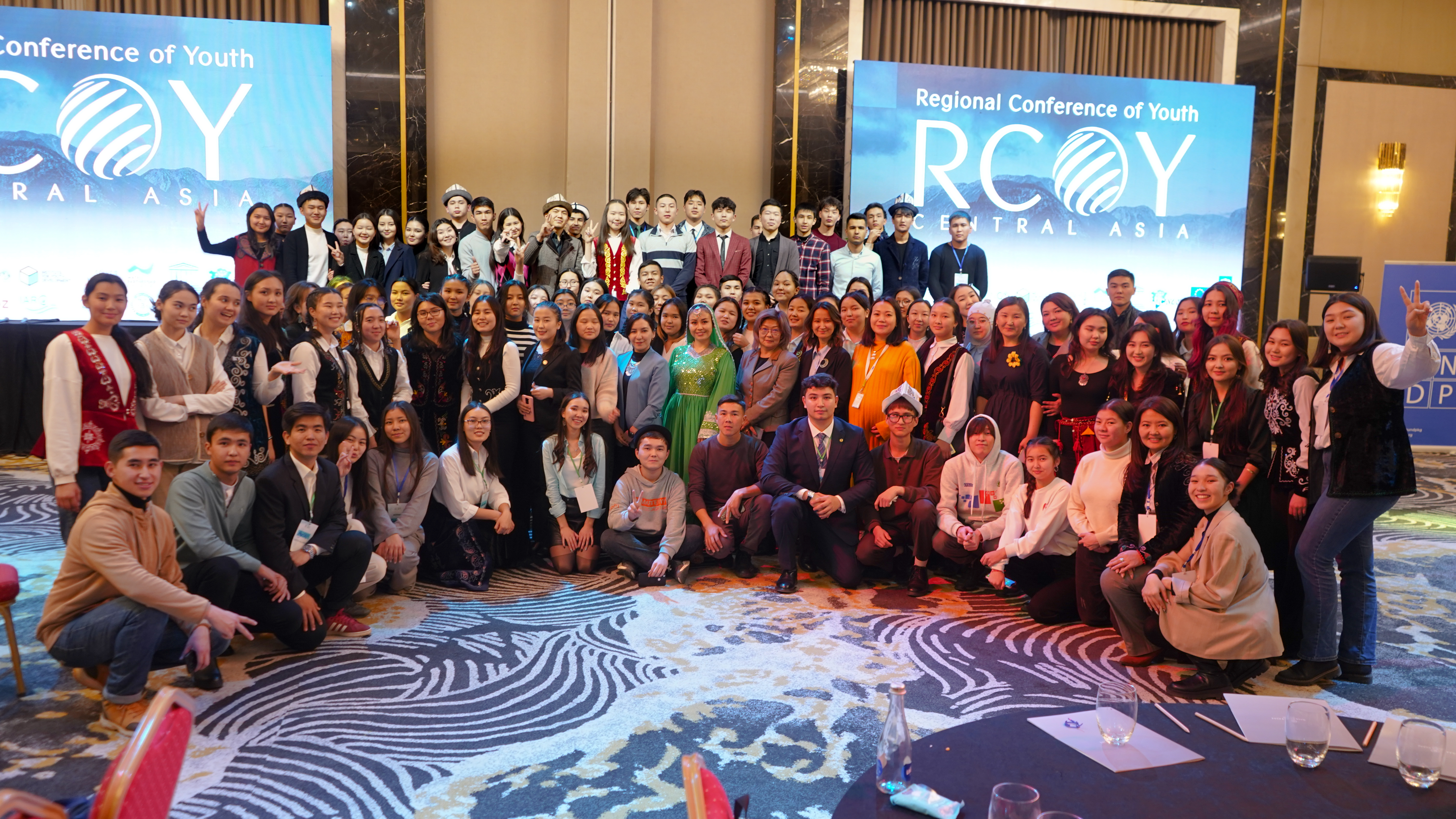 Ochiq havoda yoshlar porno video