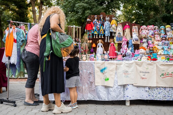 Autograph san'at galereyasida «Teplo-market»