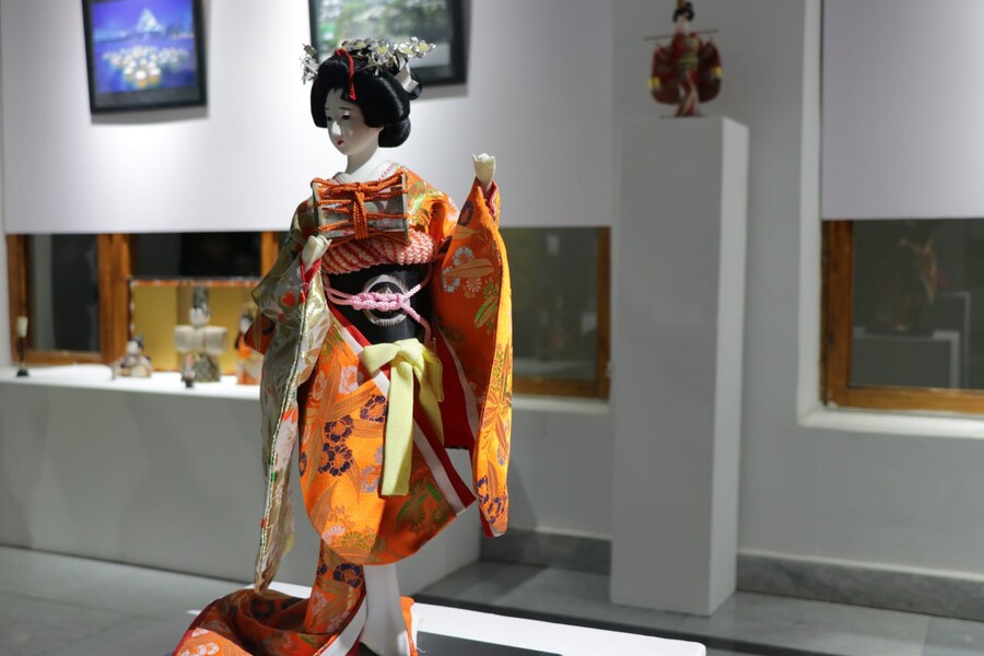 Выставка узбекских и японских кукол