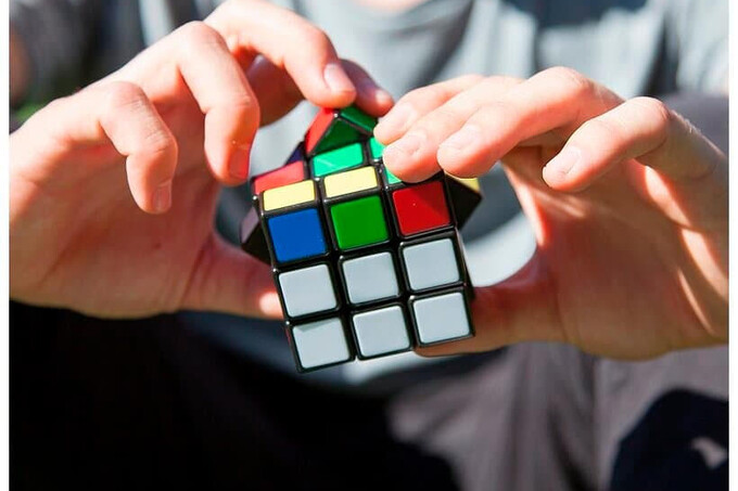 Rubik kubini yigʻish boʻyicha bepul mahorat darsi