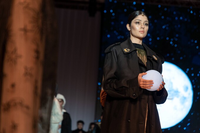 Модный критик-легенда, гости из Грузии, экспедиция LALI и коллаборация Dildora Kasimova x Koma: как прошел второй сезон Visa Fashion Week в Ташкенте