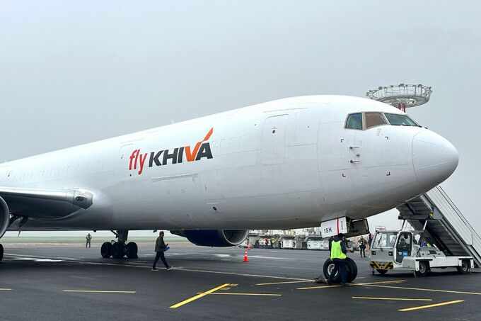 Первый самолет авиакомпании Fly Khiva встретили в аэропорту Ташкента